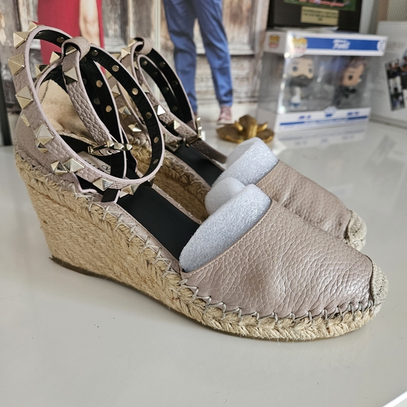 Valentino Garavani Studded Taupe Espadrilles - Picture 2 of 8